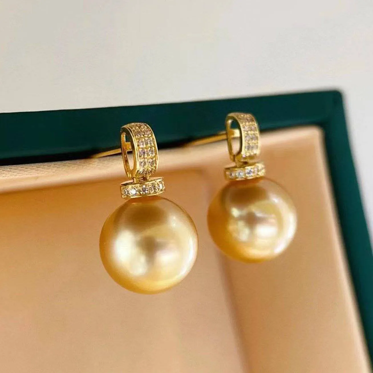 18k South Sea Golden Pearl Earrings KE00007