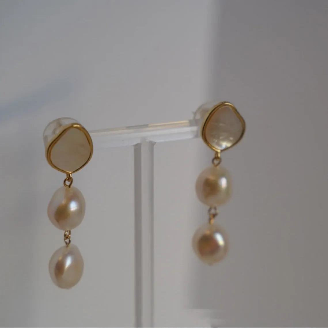 Teardrop Barqoue Pearl Shell Earrings